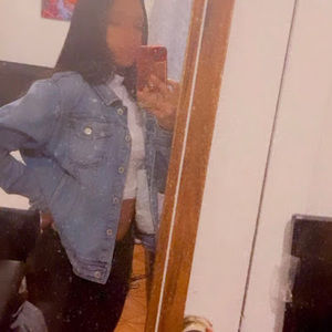 Meet your Posher, Ana baez